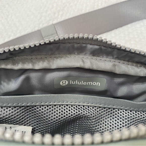 COPY - Lululemon Belt Bag Fanny Pack Tote Backpack Wallet Gray - Picture 4 of 6
